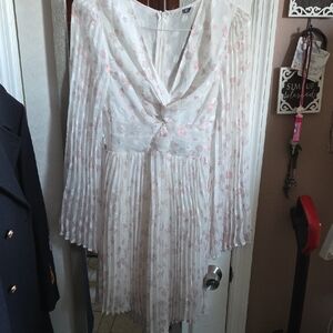 Light Floral Pleated Long Sleeve Dress in Ivory & Blush